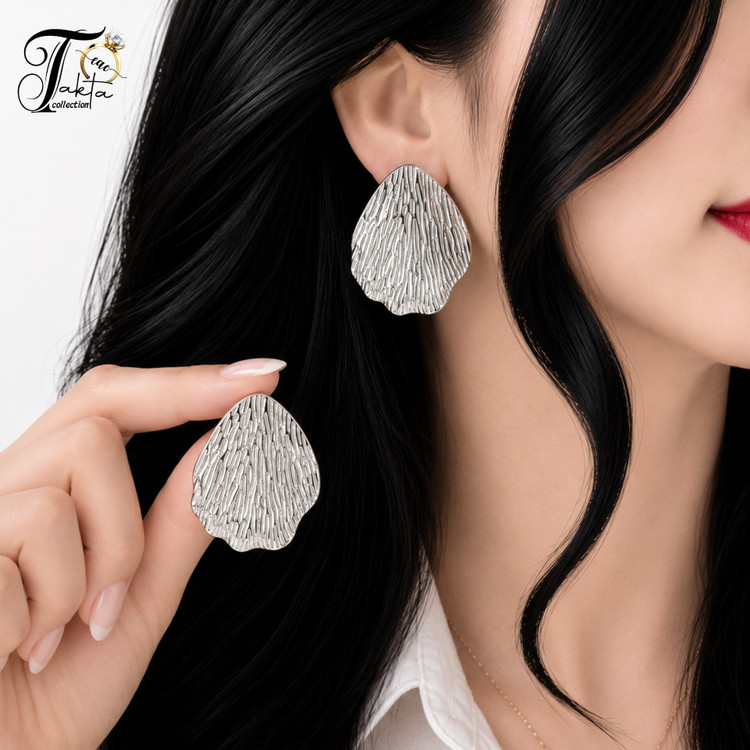 گوشواره زنانه مدل آترین نقرهای مینیمال